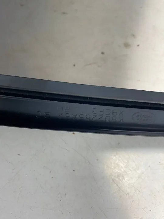 Land Rover Evoque Hecktürglasleiste OEM K8D2255A62BC image 3
