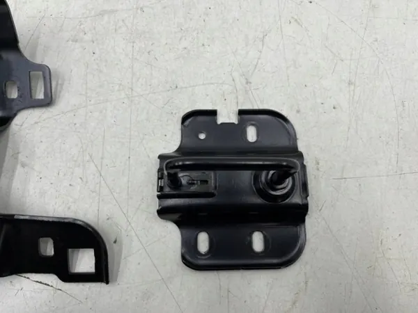 Porsche Macan konepeltilukko OEM 95c823509e - Käytetty image 3