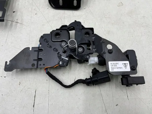 Porsche Macan konepeltilukko OEM 95c823509e - Käytetty image 9