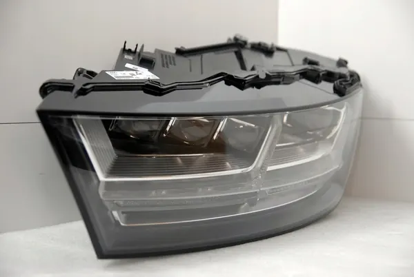 AUDI Q7 FAROL LED ESQUERDO 4M0941783C image 10