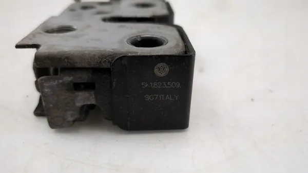 Volkswagen Golf VI 2011 Framsidan Motorhuv Lås image 2