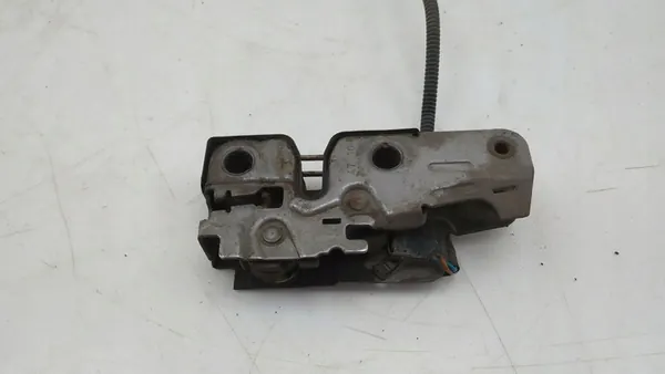 Volkswagen Golf VI 2011 Framsidan Motorhuv Lås image 3