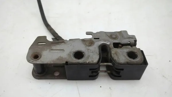 Volkswagen Golf VI 2011 Framsidan Motorhuv Lås image 4