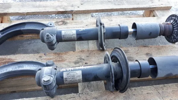 OEM 8K0413031BA Framhjulsstötdämpare par för Audi image 3
