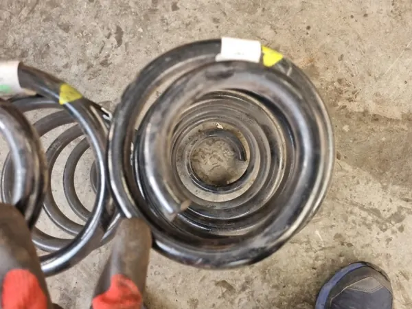 Voorvering veren OEM 68413674AA Jeep Wrangler image 3