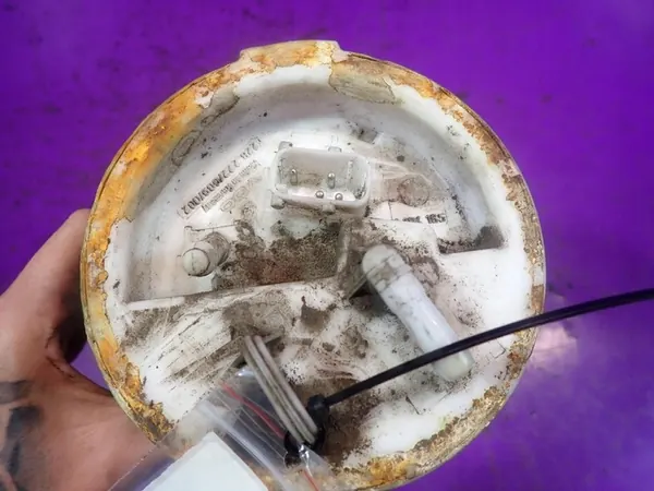 Polttoainepumppu BMW E46 01-06 2.2 170HV 1184165 4 Pin image 6