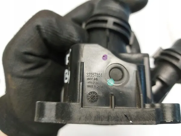 Boîtier thermostat Volvo OEM 32257851 - Occasion image 3