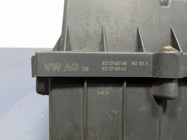 SEAT ALTEA 2.0 TDI Ilmansuodattimen Kotelo 3C0129607AB image 9