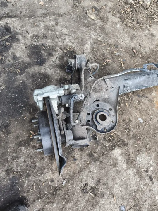 Toyota Yaris Cross achterasbalk OEM - Compleet image 6