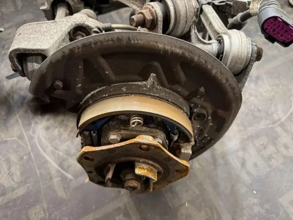 Porsche 99133161120 Linke Hinterradnabe - Gebraucht image 2
