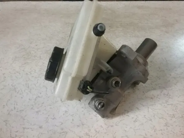 Begagnad bromscylinder OEM 32663813 för MINI COUNTRYMAN image 2