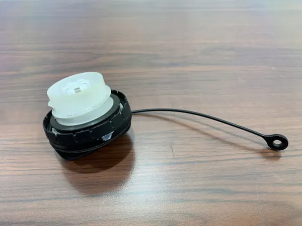 Tapa de combustible Subaru OE OEM FBZ22837 - Usado image 2