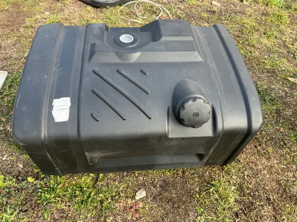 Réservoir Volvo d'occasion OEM 21653622 pour FL/Gama D image 2