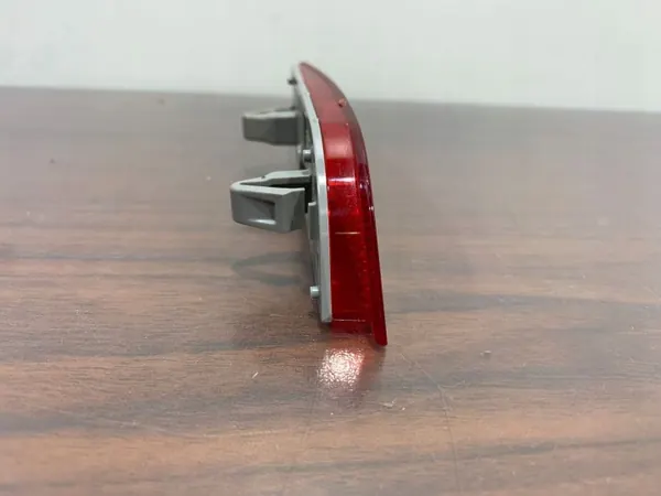Refletor farol traseiro Subaru Ascent OEM FBZ25186 image 4