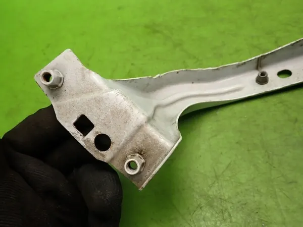Rechter Kotflügelhalter OEM 1S0821114 für VW UP! image 7