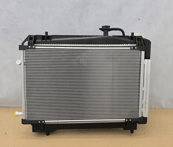 Radiador completo Toyota Yaris III 15- OEM TOY2589 image 2