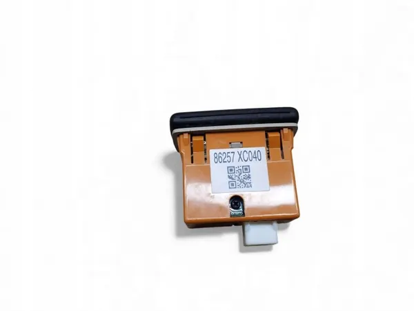Tomada USB Subaru Ascent OEM 86257XC040 image 3
