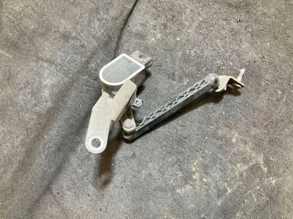 Sensor de nível dianteiro esquerdo OEM 202302271339 Volvo image 2