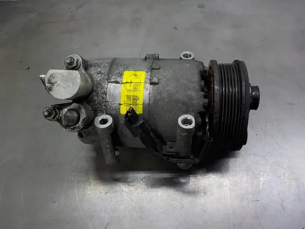 Bomba compresor A/C FORD OEM AV6N-19D629-BC Usado image 2