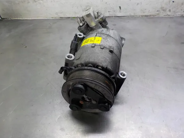 Bomba compresor A/C FORD OEM AV6N-19D629-BC Usado image 4