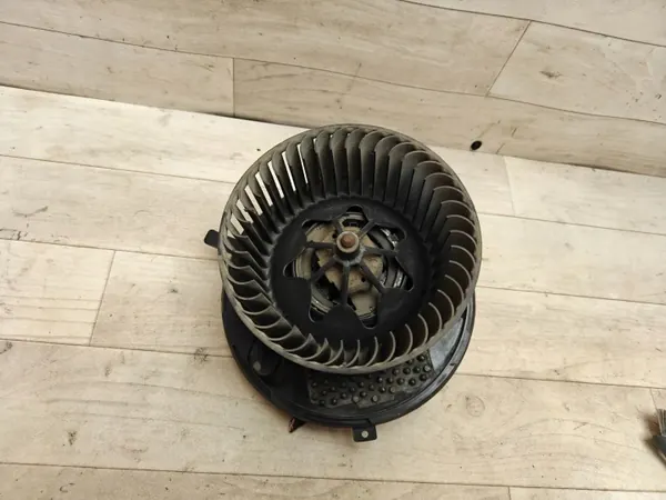 VW Lämmitysydin OEM 1K1820015E Touran 2.0L Diesel image 2