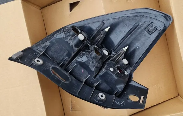 Subaru FORESTER 2008-13 Luz Trasera Derecha image 2