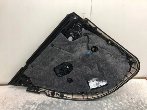 Mercedes W205 Höger Bakdörrsinredning OEM A2055401301 image 5