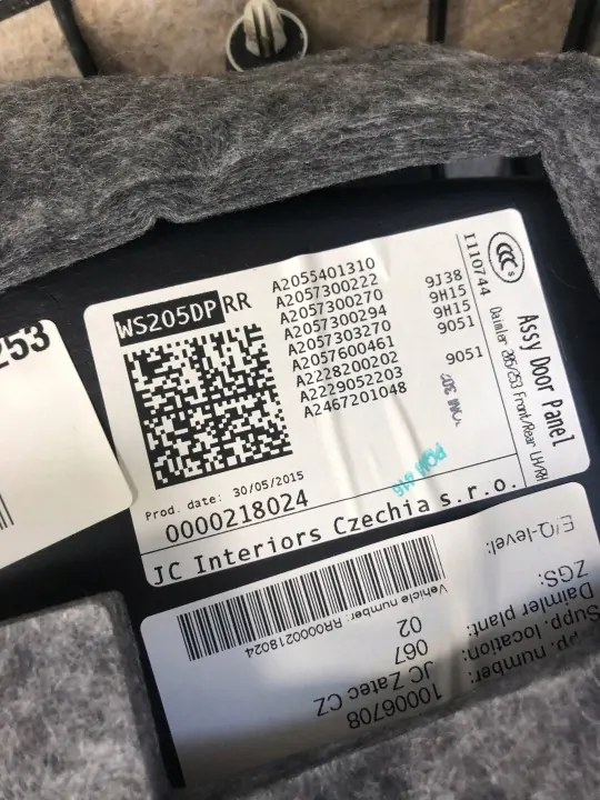 Mercedes W205 Höger Bakdörrsinredning OEM A2055401301 image 6