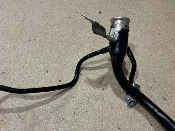 Kraftstoff-Einfüllstutzen BMW M5 F90 OEM 8092327 image 4