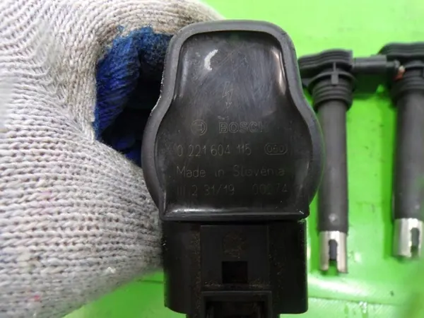 Bobine d'allumage OEM 0221604115 pour Audi A4 B7 2.0 TFSI image 4