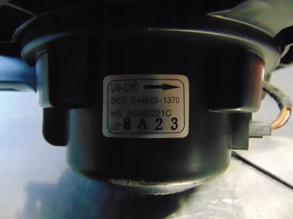 Kia Carens 3 Gebläseventilator OEM A0540221C - Gebraucht image 4