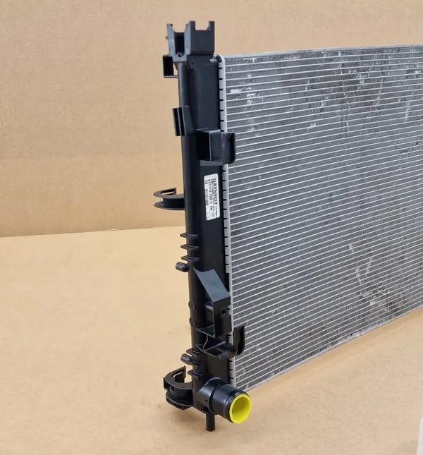 Begagnad vattenkylare OEM 51SOC 214107326R för Dacia/Renault image 3
