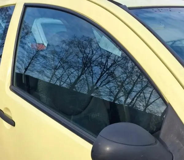 Vitre porte avant droit passager CITROEN C2 OEM image 2