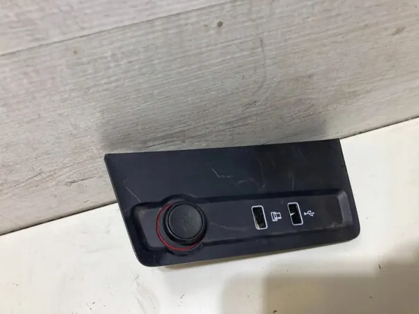 MG ZS 2023 12V-socket-tunnelkap - Gebruikt image 2