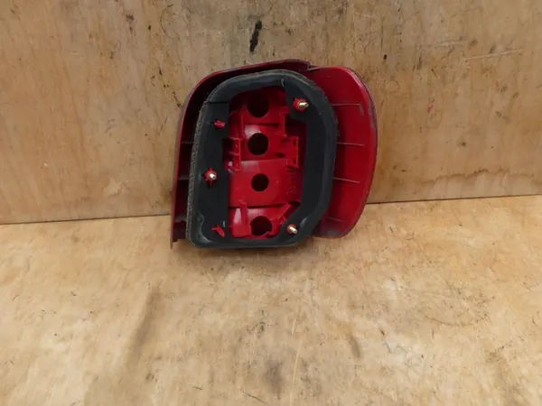 Luz trasera izquierda VW Polo III Lift 99-01 Hella image 2