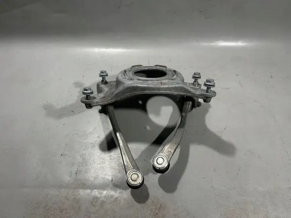 Soporte amortiguador trasero izquierdo OEM 8K0407509P Porsche Macan image 2