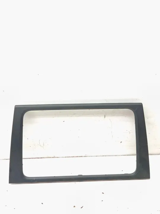Cadre Console Radio OEM 5K0858061 pour Golf VI image 2