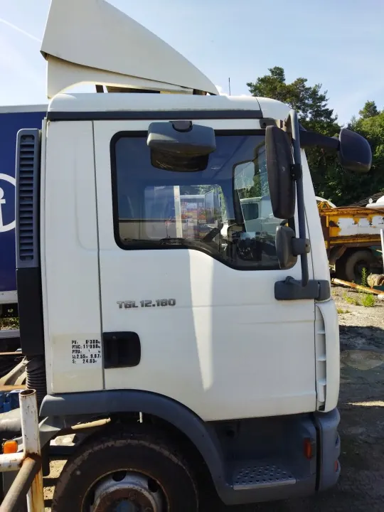 Cabina MAN TGL 12.180 usada - Calidad OEM image 3