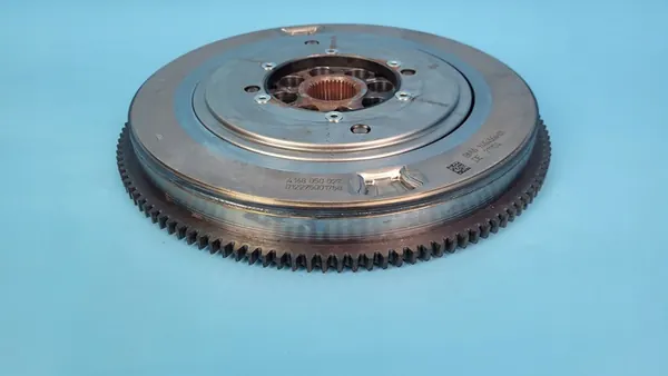 BMW 3' G20 330e Kaksoismassaväkä 9454556 image 4