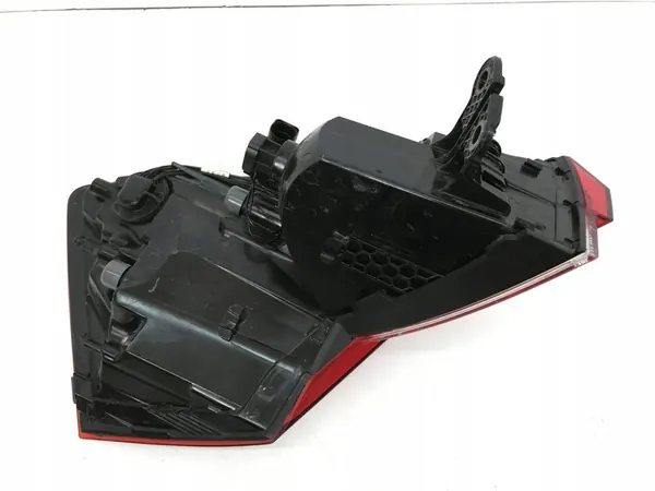 Luz Trasera Derecha Skoda Kamiq 658945096 image 9