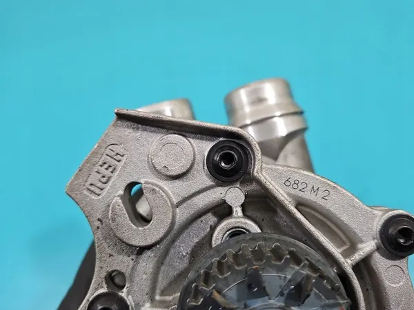 Vattenpump Audi A4 B8 1.8 TFSI 682M2 image 6