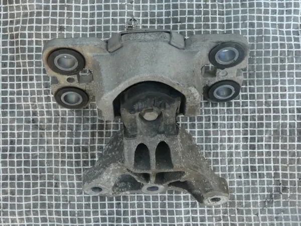 Volvo Moottorin Kiinnitys OE 31401308 image 2