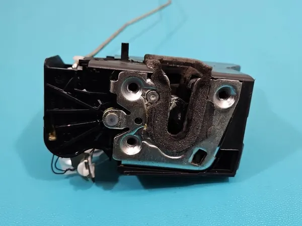 Rechtes Hinter Schloss 825020994PB Dacia Sandero III 20- 2PIN image 2