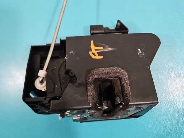 Rechtes Hinter Schloss 825020994PB Dacia Sandero III 20- 2PIN image 3