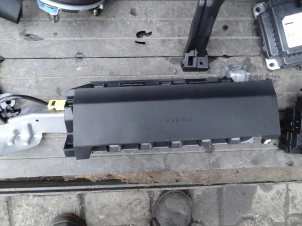 Mazda OE Airbag Console OEM DN4E60350B02 - Gebruikt image 4