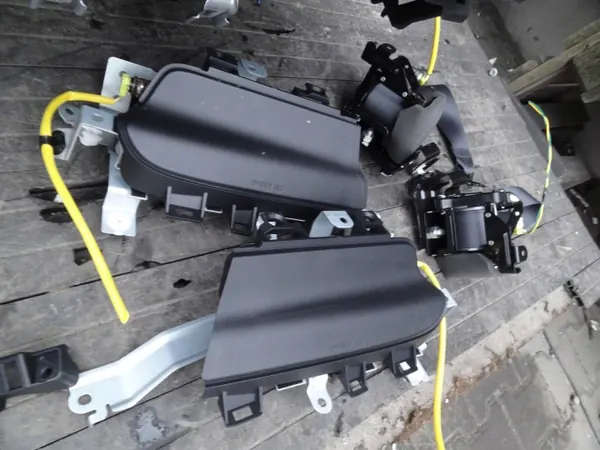 Mazda OE Airbag Console OEM DN4E60350B02 - Gebruikt image 6