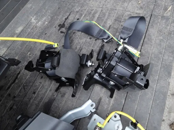 Mazda OE Airbag Console OEM DN4E60350B02 - Gebruikt image 7