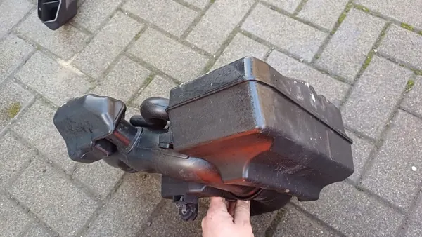 KIA PRO CEED II 12- Ilmaresonaattorin Kotelo 28220-A2000 image 3