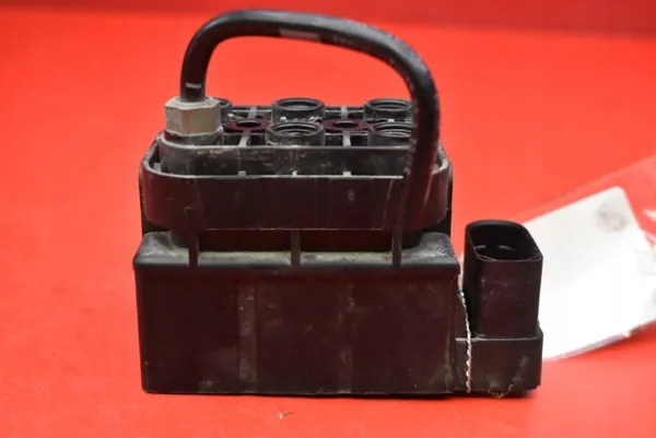 Tesla Luftfederung Kompressorventil OEM 15-1524-00272 image 3
