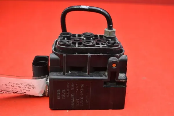 Tesla Luftfederung Kompressorventil OEM 15-1524-00272 image 5